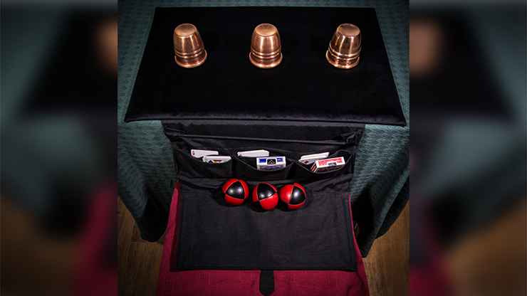 D’Servante by Elías D’Sastre