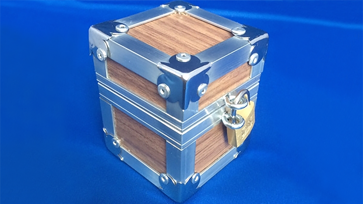 Flight Case by Leo Smetsers (Gimmck Not Included)