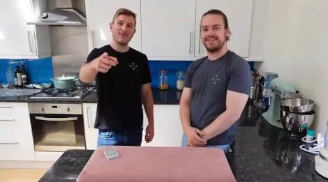 Ollie Mealing – Phonecall